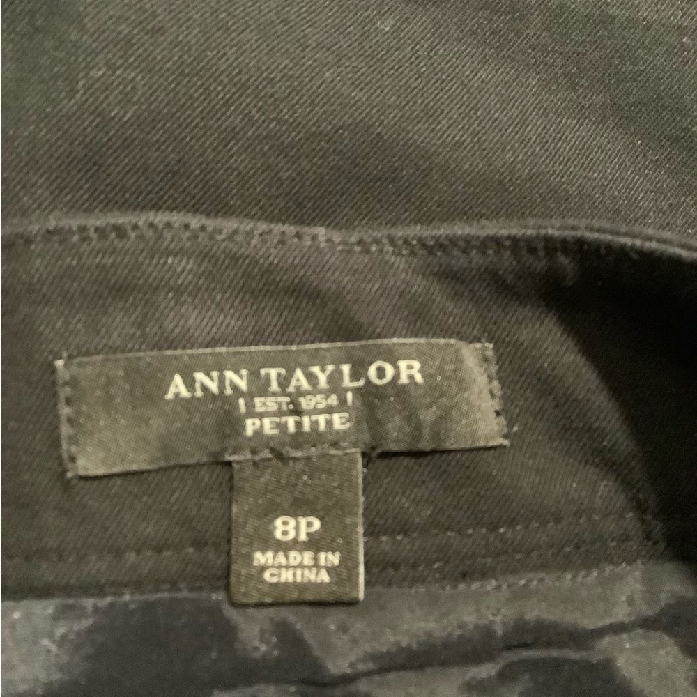 🖤 Ann Taylor Black Lined Pencil Skirt w/ Slit Size 8P - Picture 5 of 5